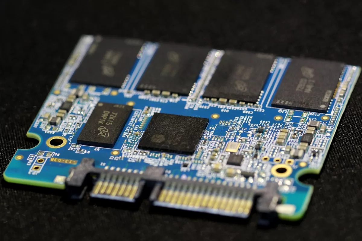 solid-state-drive-6158470_1280